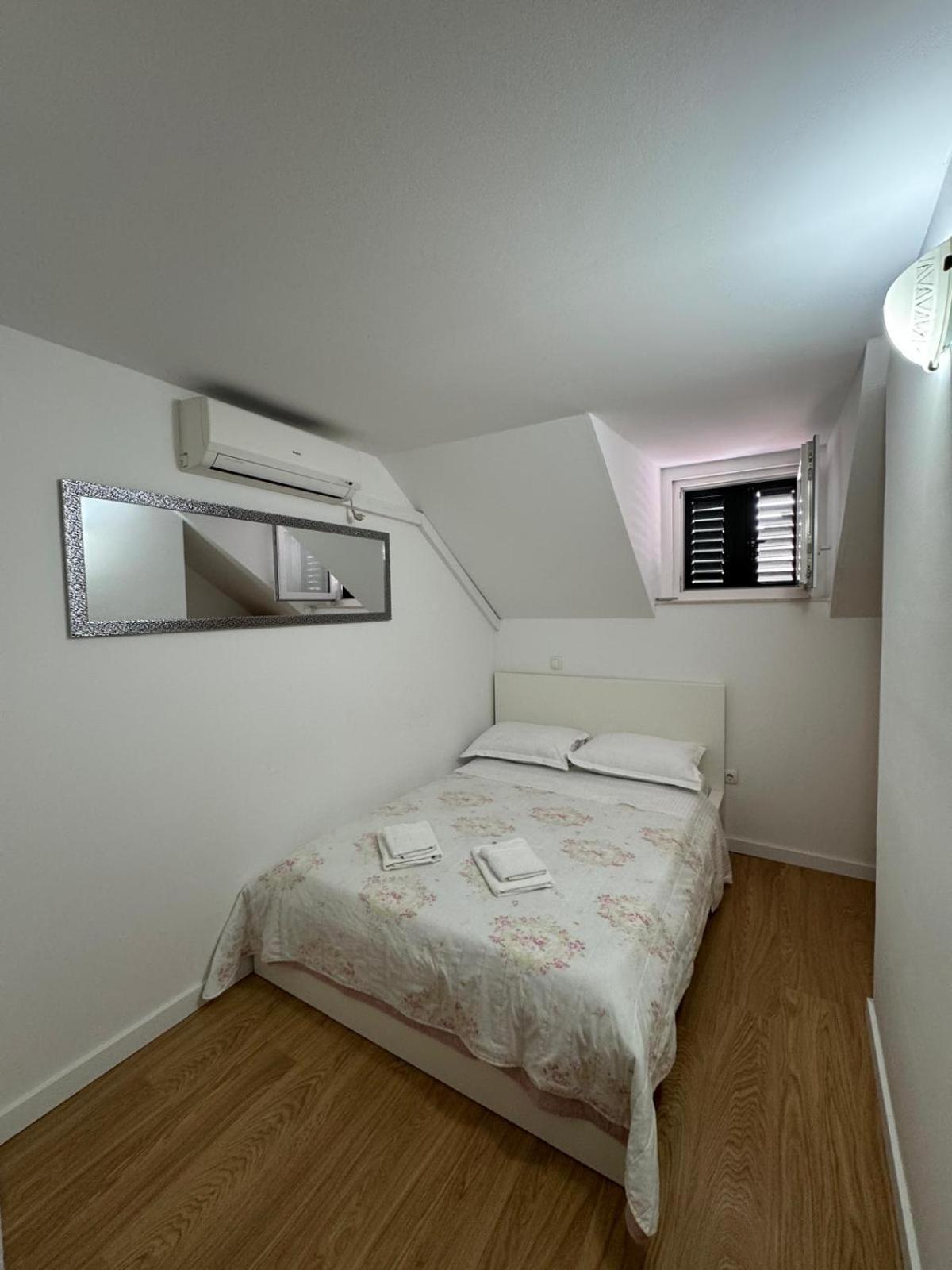 Apartments Bepina- 5 Mins From The Center Split Exterior foto